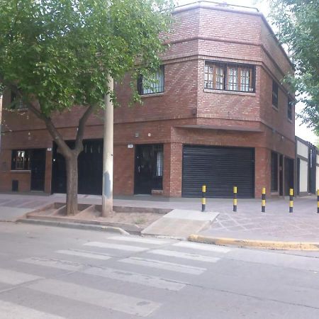 Apartamentos Willy - En Zona Residencial Con Estacionamiento Мендоса Екстер'єр фото