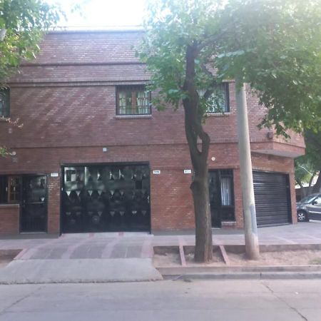 Apartamentos Willy - En Zona Residencial Con Estacionamiento Мендоса Екстер'єр фото