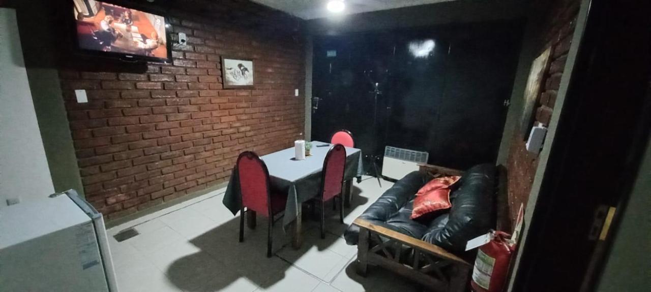 Apartamentos Willy - En Zona Residencial Con Estacionamiento Мендоса Екстер'єр фото