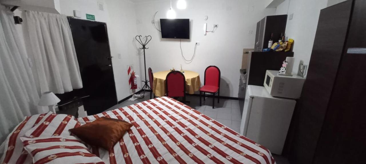 Apartamentos Willy - En Zona Residencial Con Estacionamiento Мендоса Екстер'єр фото
