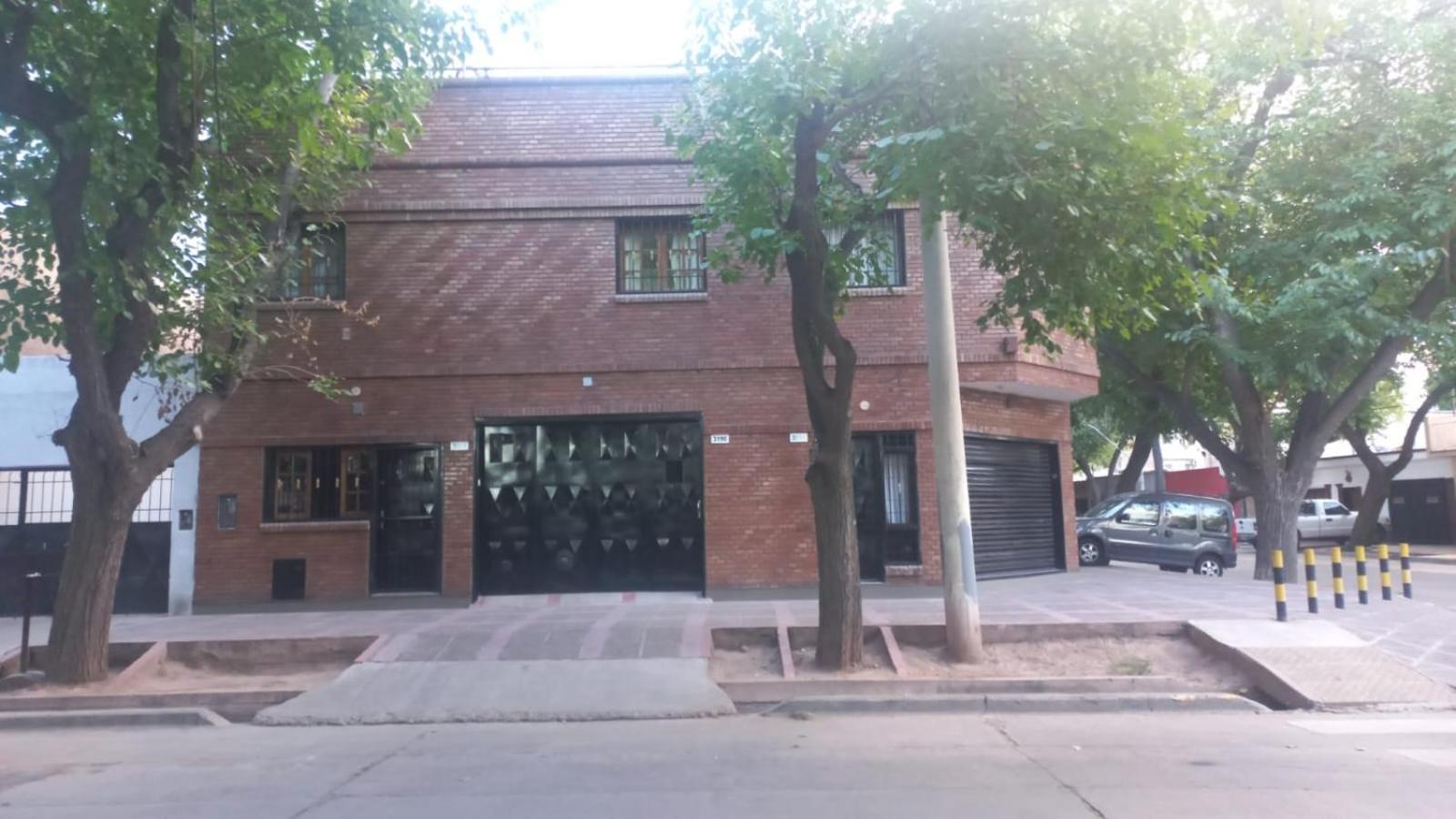 Apartamentos Willy - En Zona Residencial Con Estacionamiento Мендоса Екстер'єр фото